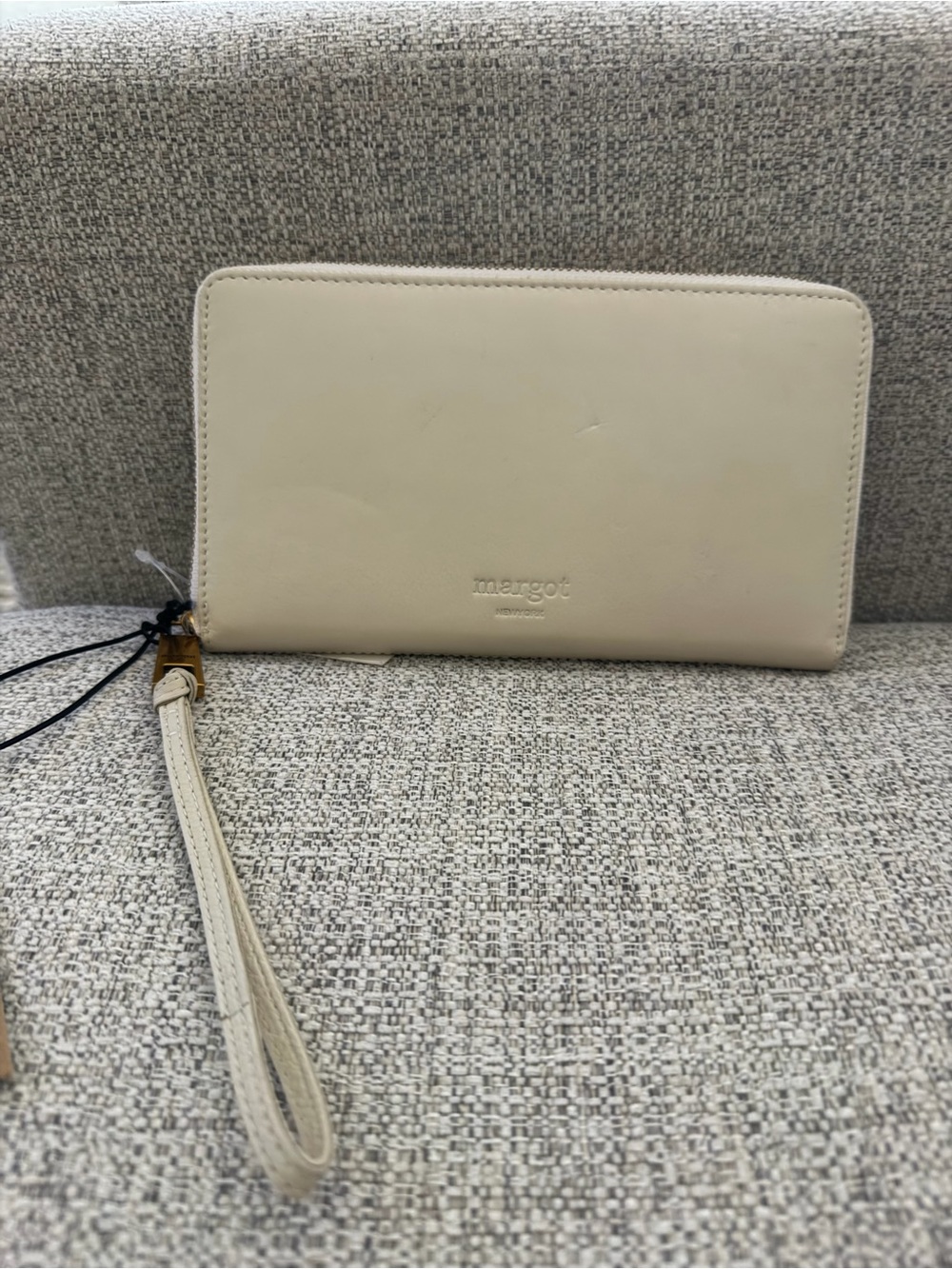 NWT margot Benita zip around large Cream Leather Zip Wallet